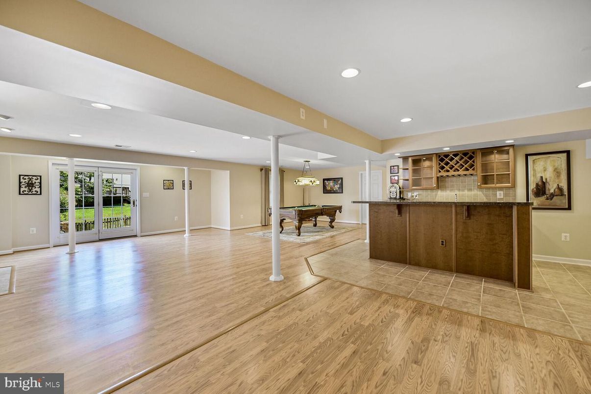 Interior, Recessed Lighting, Wood Texture Flooring