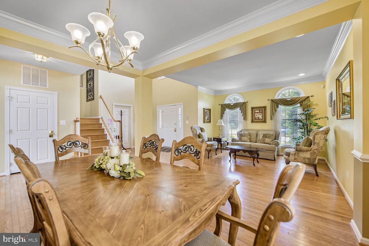 Chandelier, Dining room, Interior, Living room, Recessed Lighting, Wood Texture Flooring