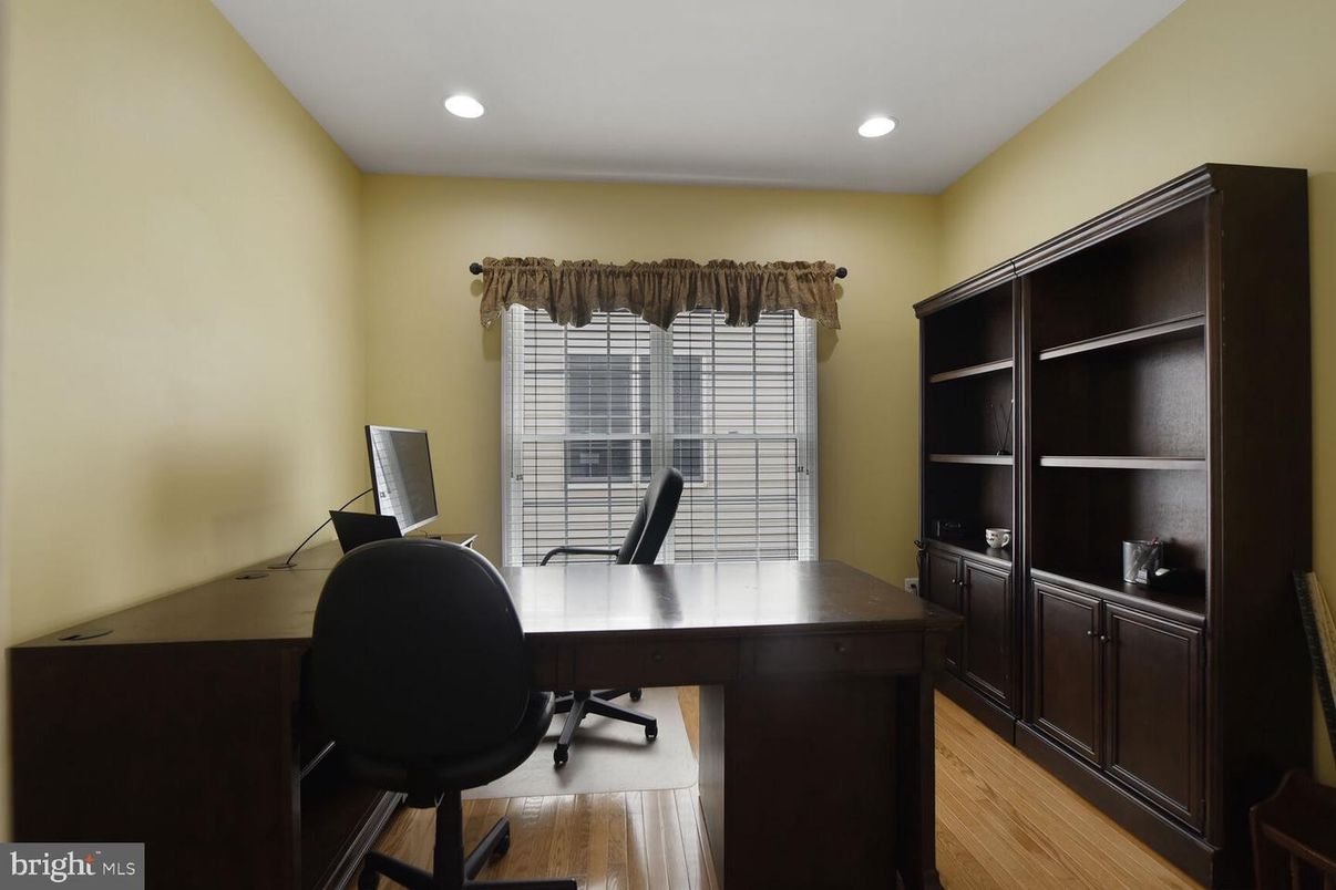 Home Office, Interior, Recessed Lighting, Wood Texture Flooring