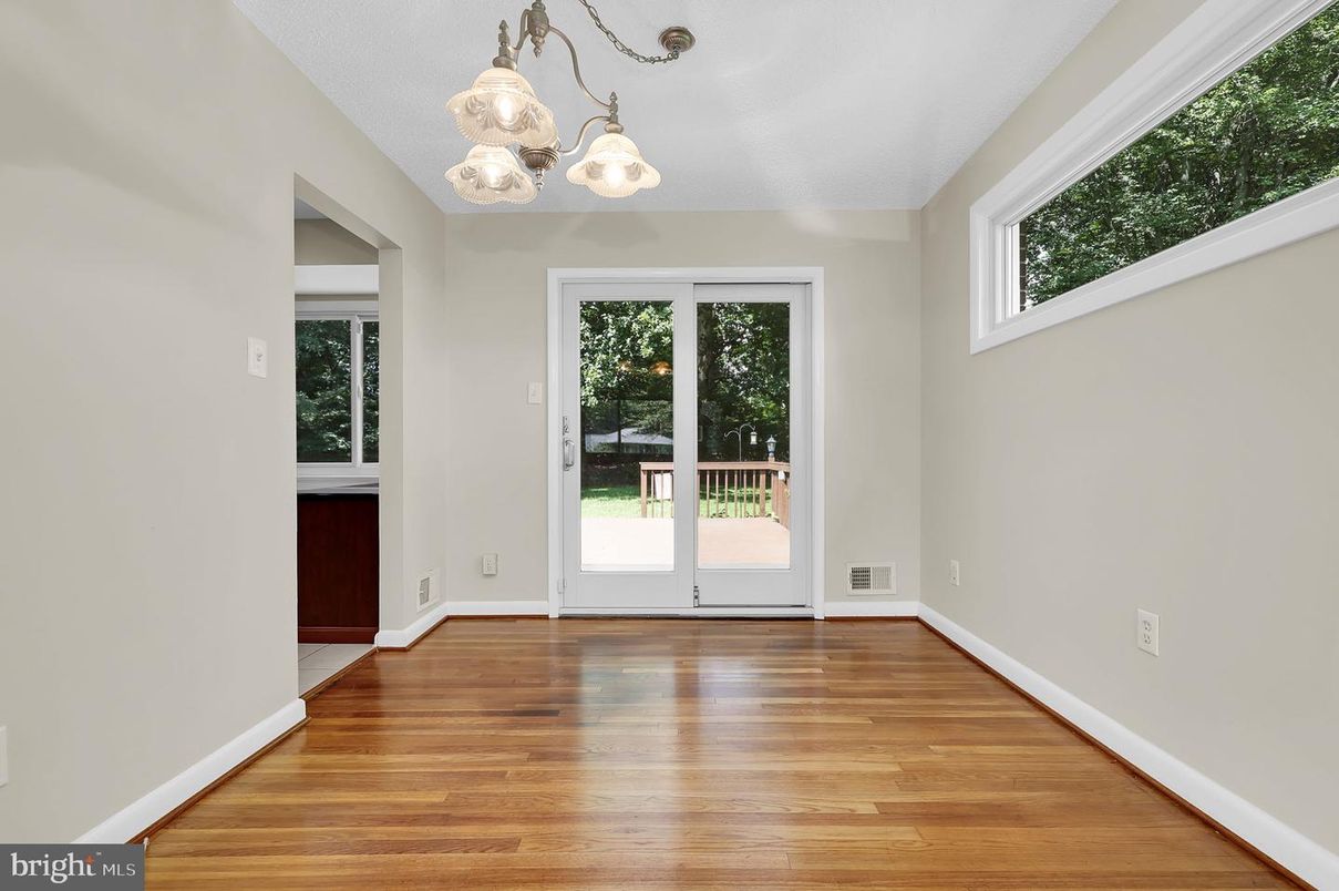 Empty room, Interior, Pendant Lights, Wood Texture Flooring