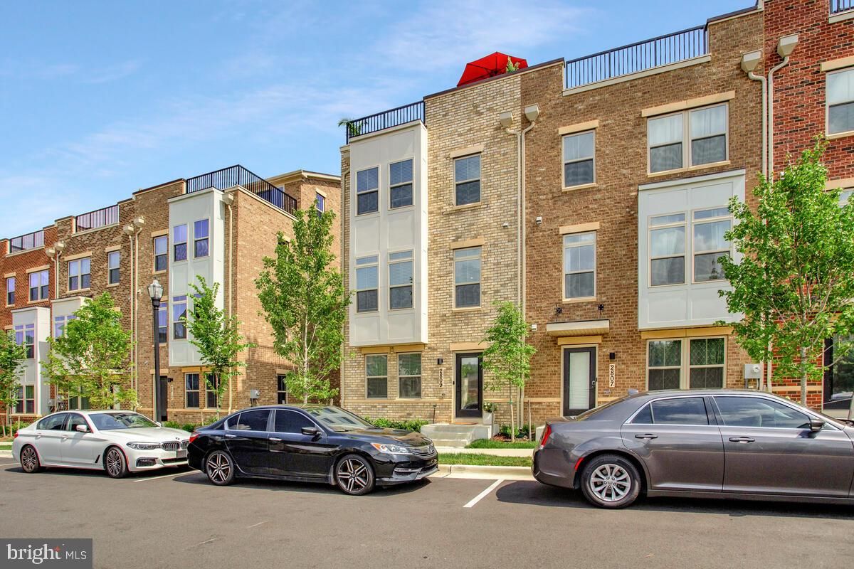 Exterior, Facade, Brick Facade, Rowhouse