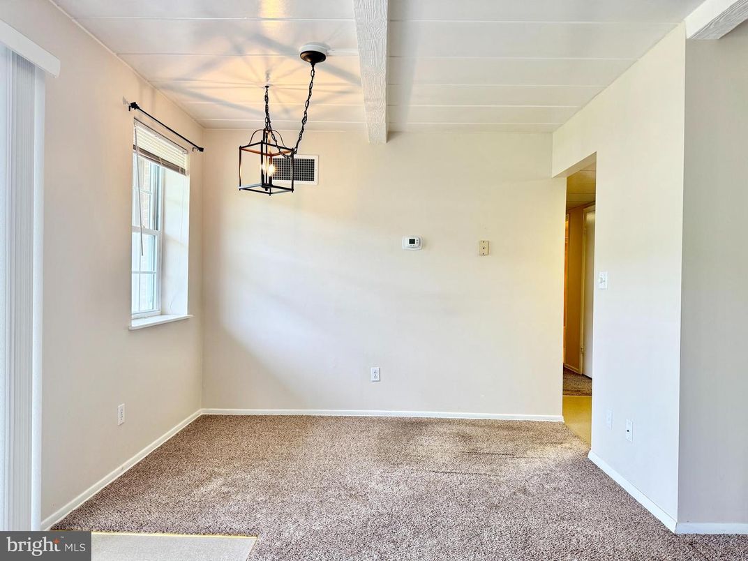 Empty room, Interior, Pendant Lights