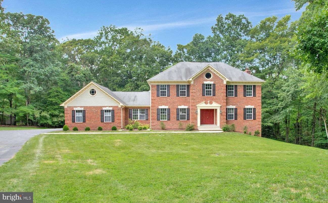 Backyard, Exterior, Facade, Brick Facade, Georgian