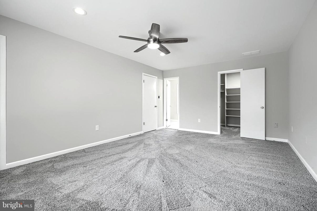 Empty room, Interior, Recessed Lighting