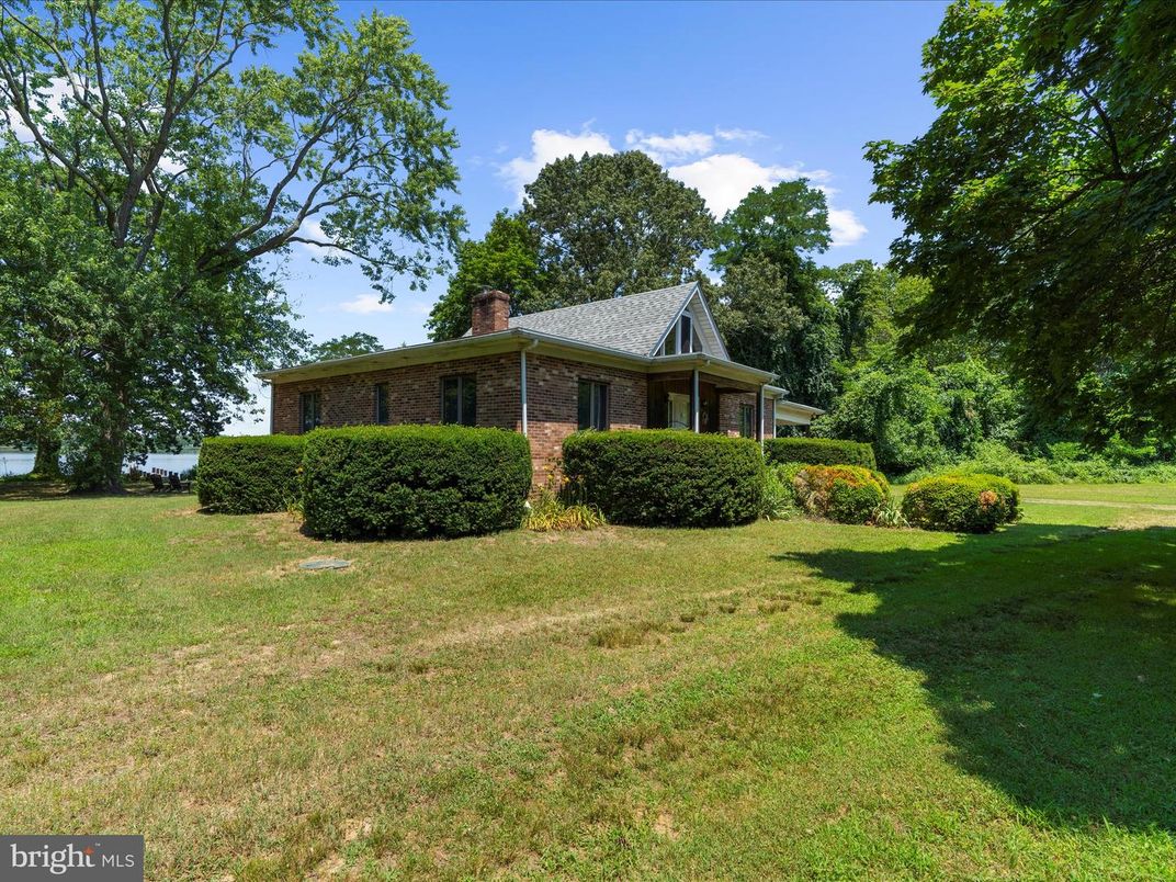 Backyard, Exterior, Facade, Brick Facade, Cape Cod