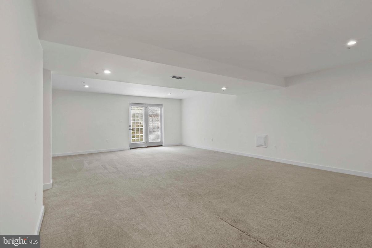 Empty room, Interior, Recessed Lighting