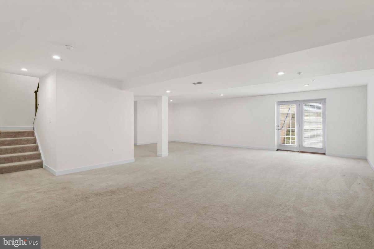 Empty room, Interior, Recessed Lighting
