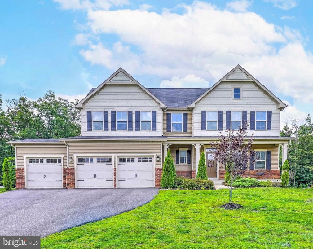 Attached, Exterior, Facade, Brick Facade, Farmhouse