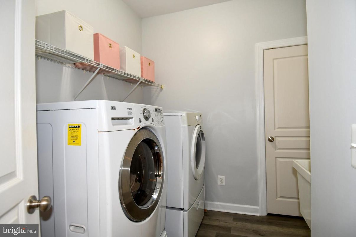 Interior, Utility Closets, Washer, Wood Texture Flooring