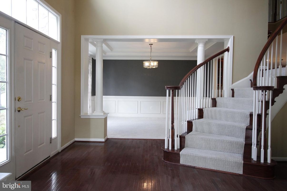 Interior, Pendant Lights, Wood Texture Flooring
