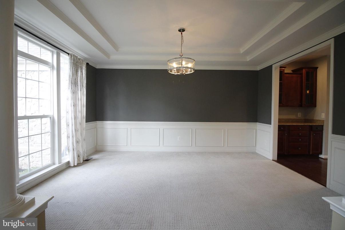 Empty room, Interior, Pendant Lights