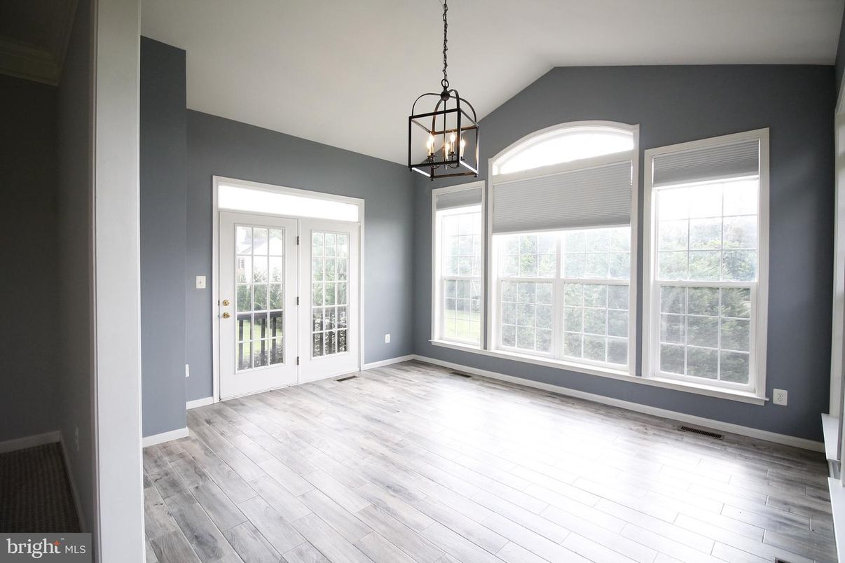 Empty room, Interior, Pendant Lights, Wood Texture Flooring