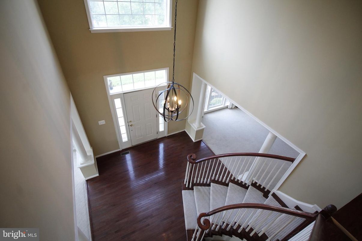 Interior, Pendant Lights, Wood Texture Flooring