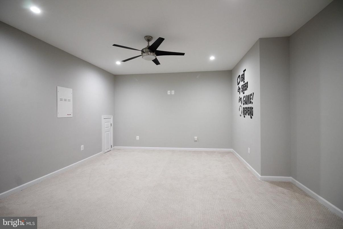 Empty room, Interior, Recessed Lighting