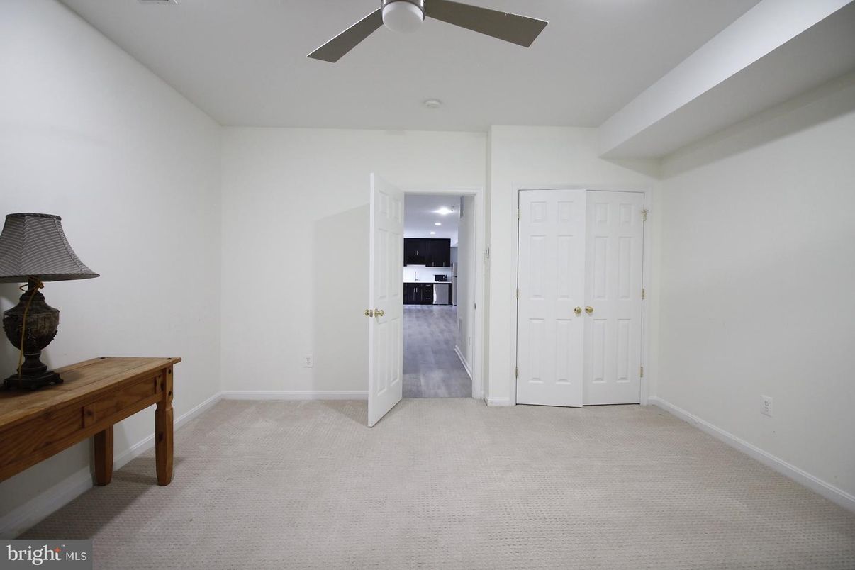 Empty room, Interior, Kitchen, Recessed Lighting