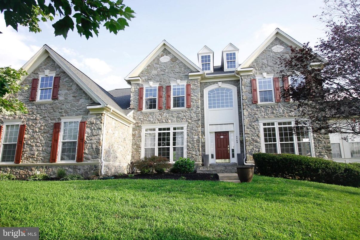 Exterior, Facade, Brick Traditional