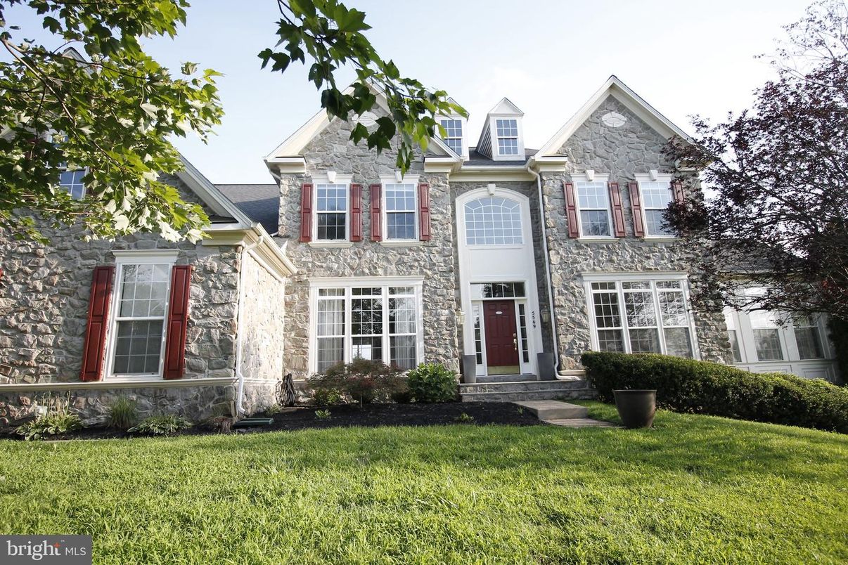 Exterior, Facade, Brick Traditional