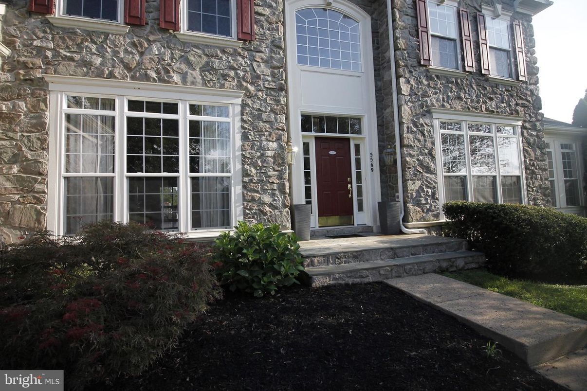 Exterior, Facade, Georgian