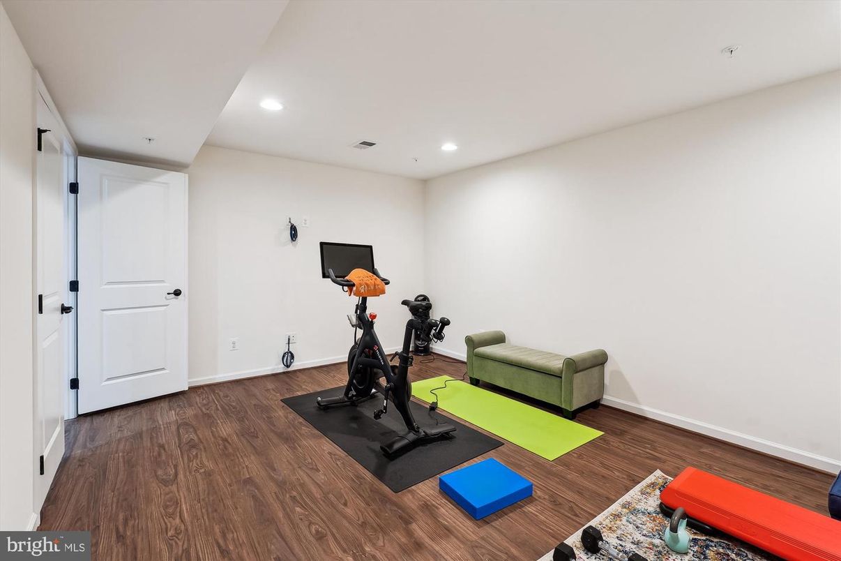 Fitness Equipment, Interior, Recessed Lighting, Wood Texture Flooring