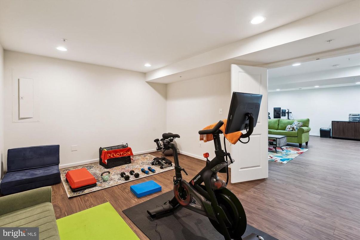 Fitness Equipment, Interior, Recessed Lighting, Wood Texture Flooring