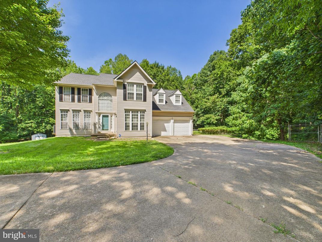 Attached, Backyard, Exterior, Facade, Georgian