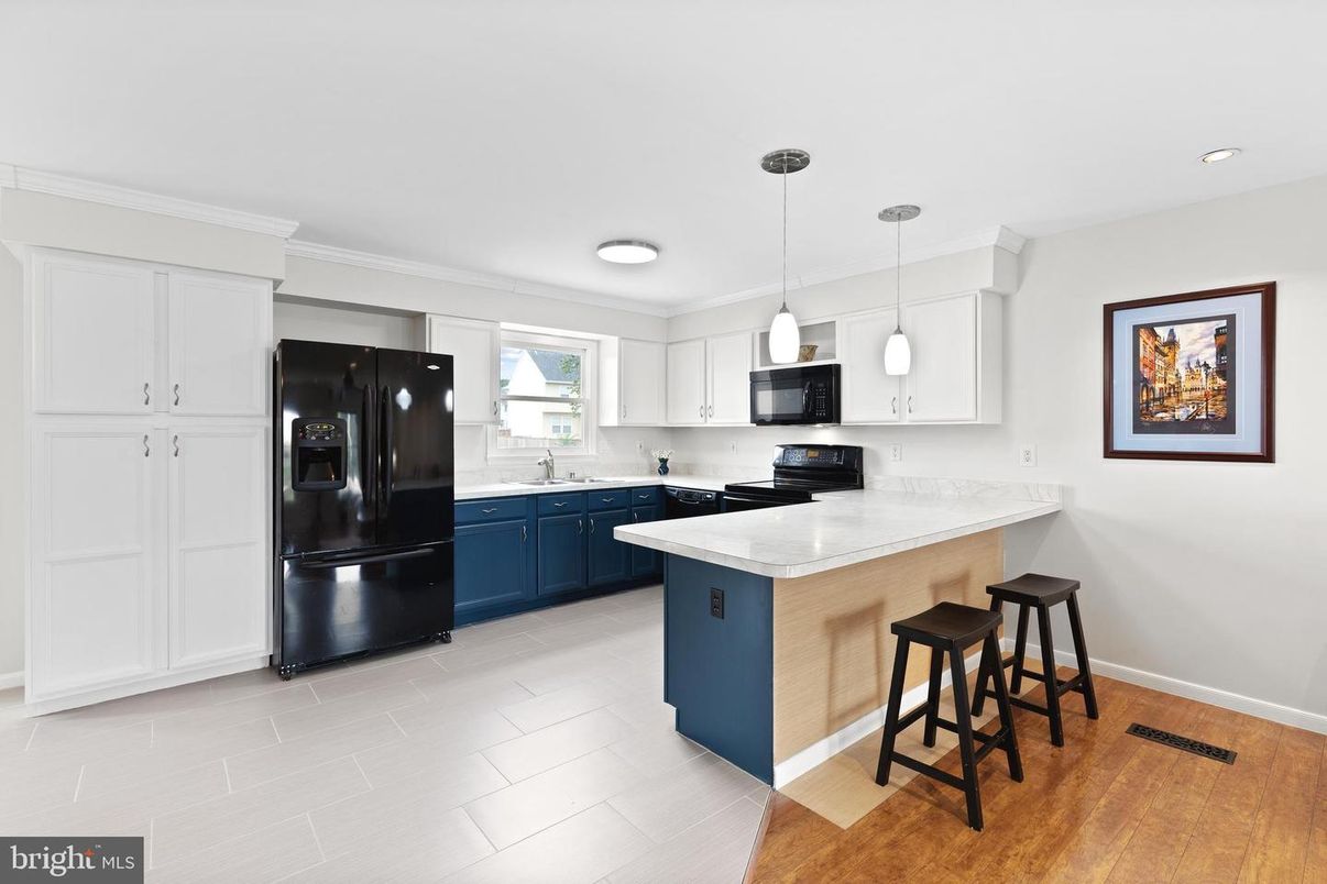 Interior, Kitchen, Pendant Lights, Recessed Lighting, Wood Texture Flooring