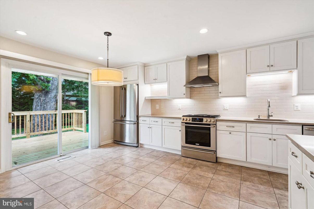 Interior, Kitchen, Pendant Lights, Recessed Lighting, Stainless Steel Appliances