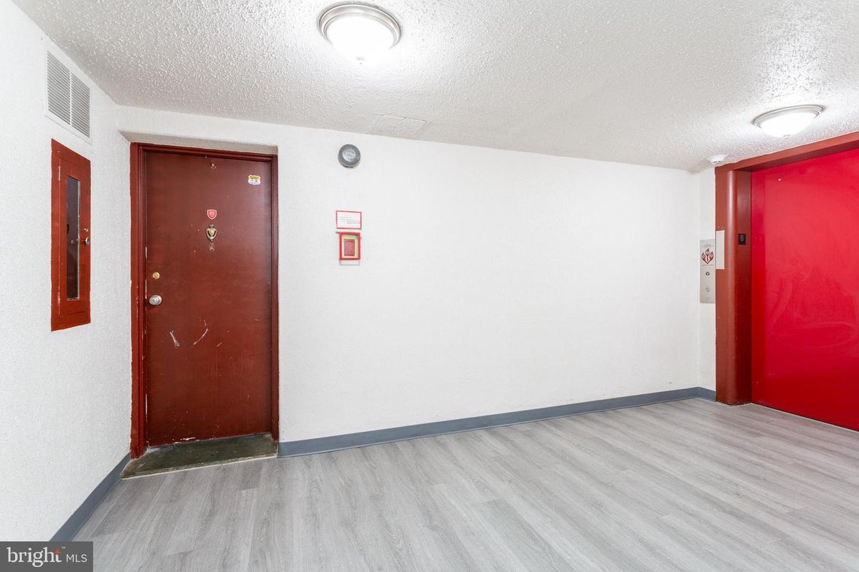 Elevator, Interior, Wood Texture Flooring