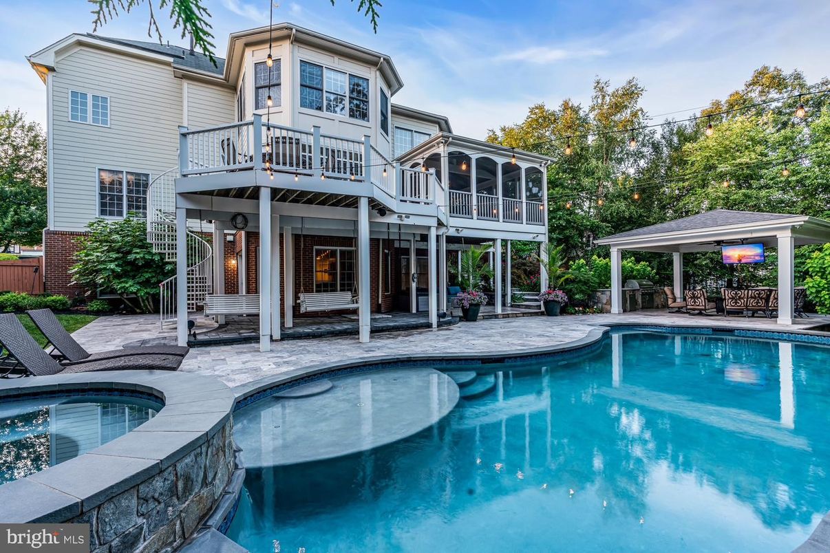 Exterior, Pool