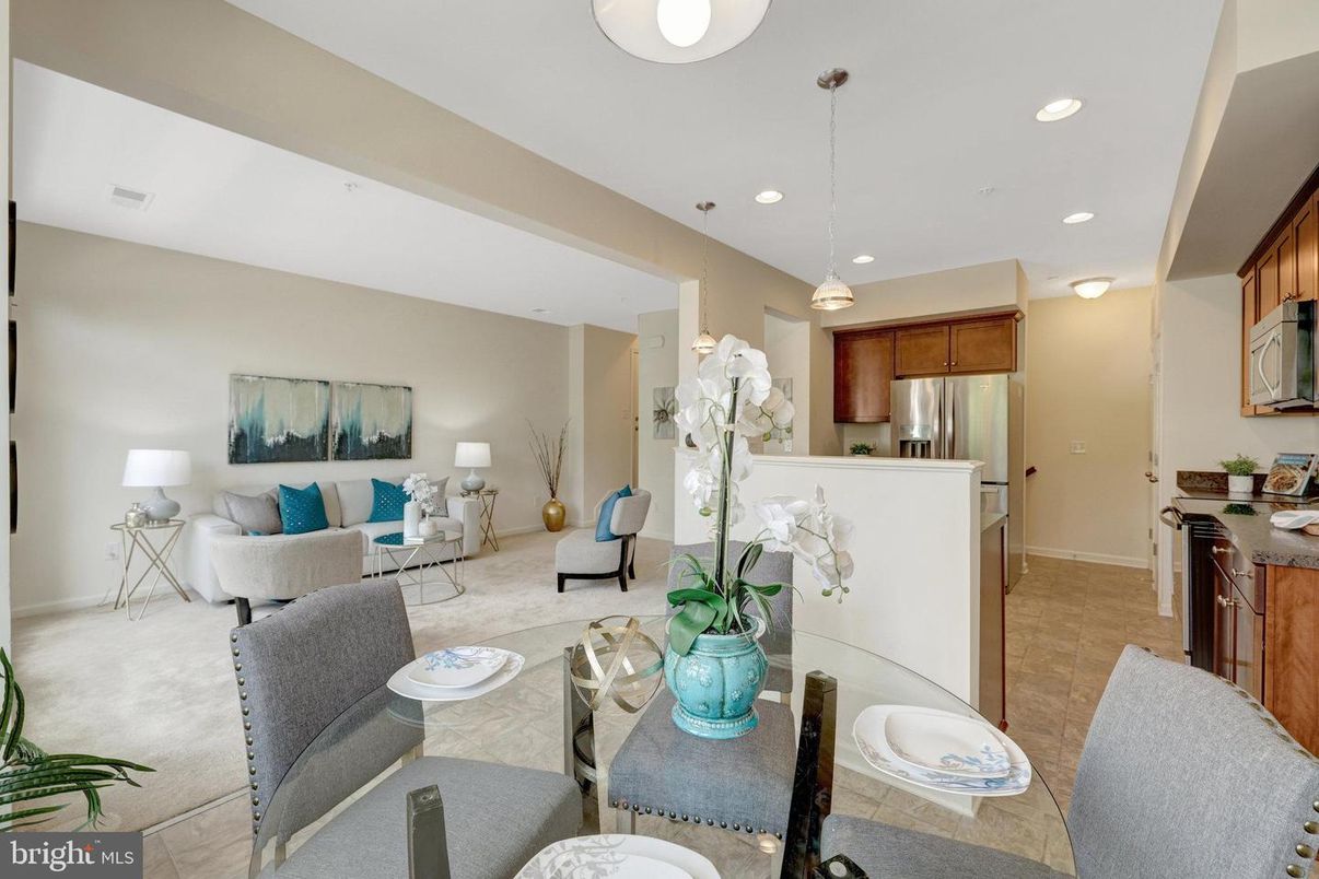 Dining room, Interior, Kitchen, Living room, Pendant Lights, Recessed Lighting, Stainless Steel Appliances