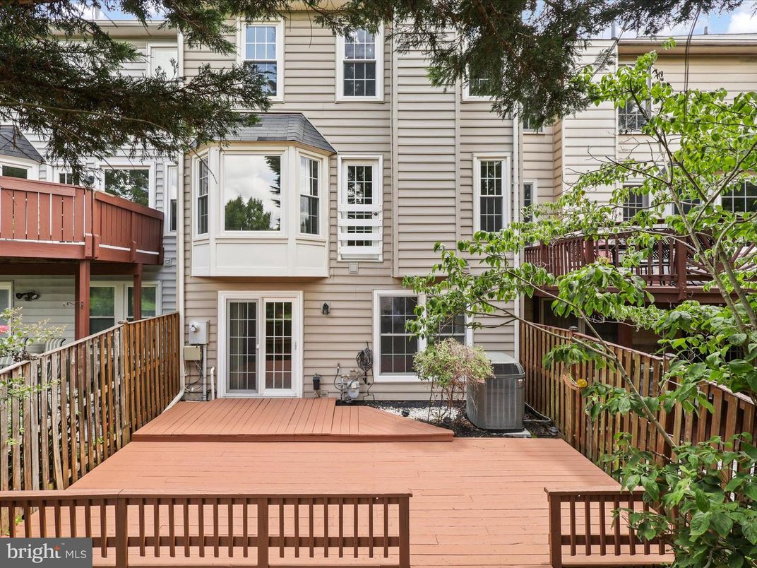 Exterior, Facade, Rowhouse