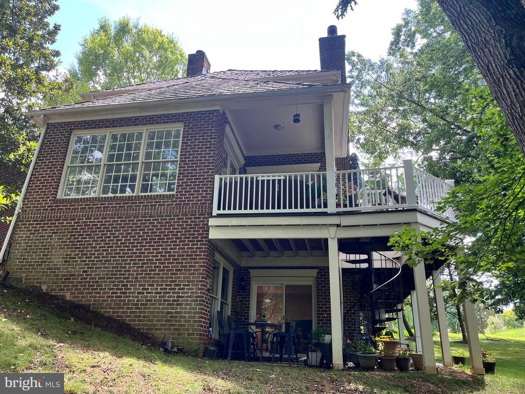 Exterior, Facade, Brick Facade, American Foursquare