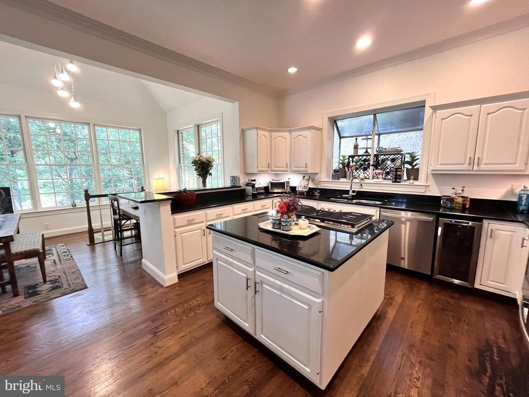 Dining room, Interior, Kitchen, Recessed Lighting, Wood Texture Flooring