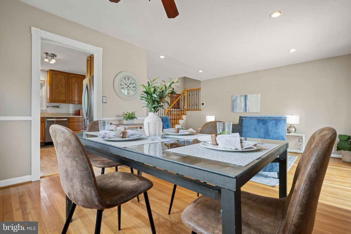 Dining room, Interior, Living room, Recessed Lighting, Wood Texture Flooring