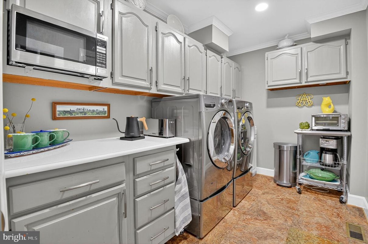 Interior, Kitchen, Recessed Lighting, Washer
