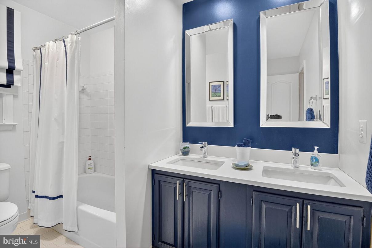 Bathroom, Dual Sink Vanities, Interior