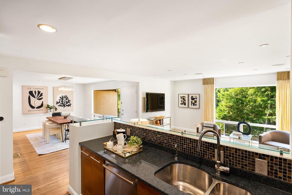 Dining room, Interior, Kitchen, Pendant Lights, Recessed Lighting, Wood Texture Flooring