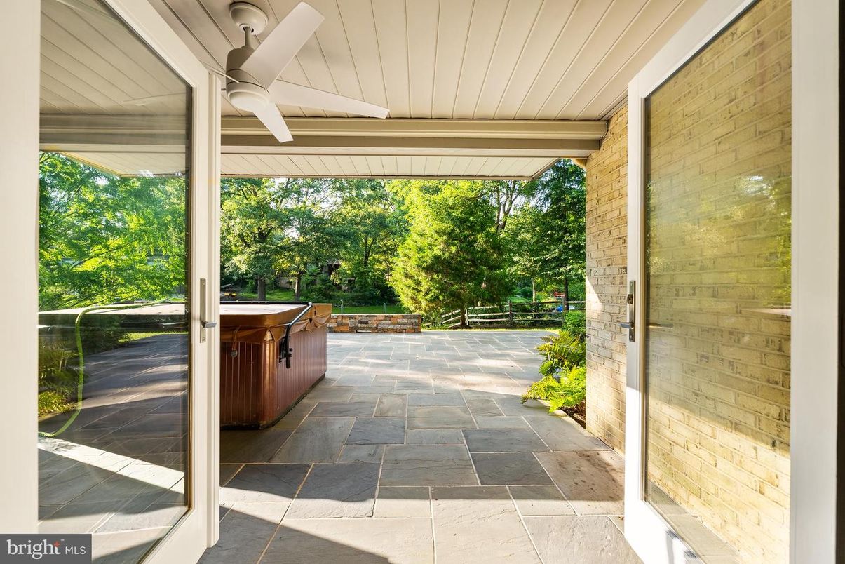 Exterior, Hot Tub