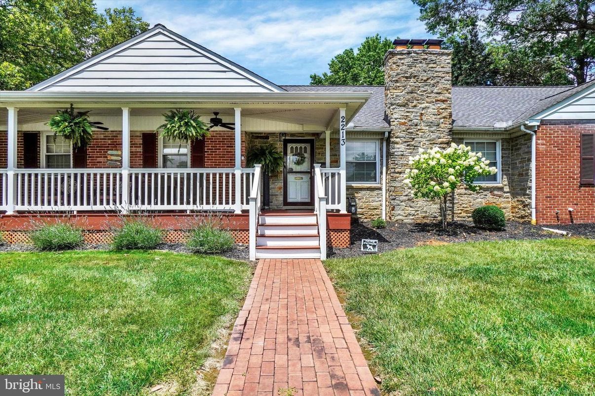 Exterior, Facade, Brick Facade, Cape Cod