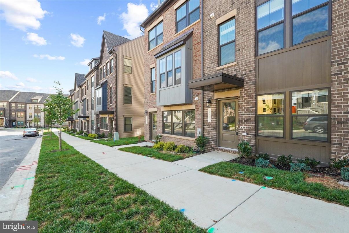 Exterior, Facade, Brick Facade, Rowhouse