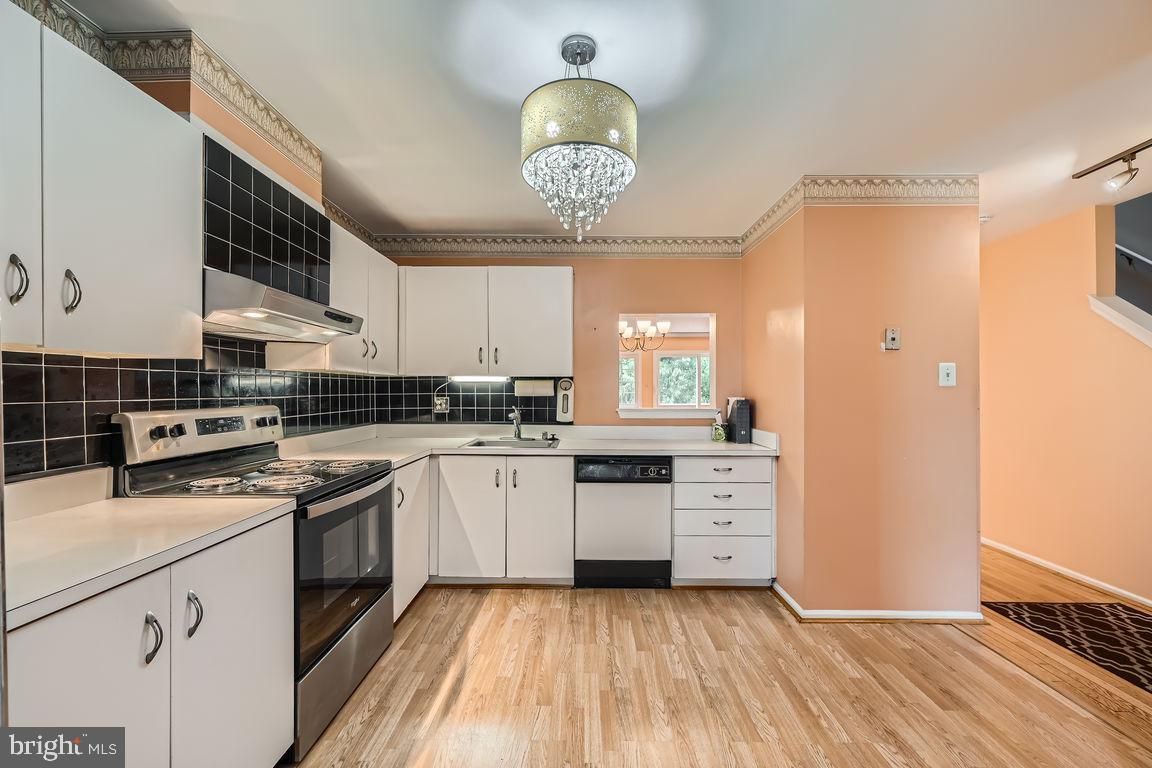 Chandelier, Interior, Kitchen, Wood Texture Flooring