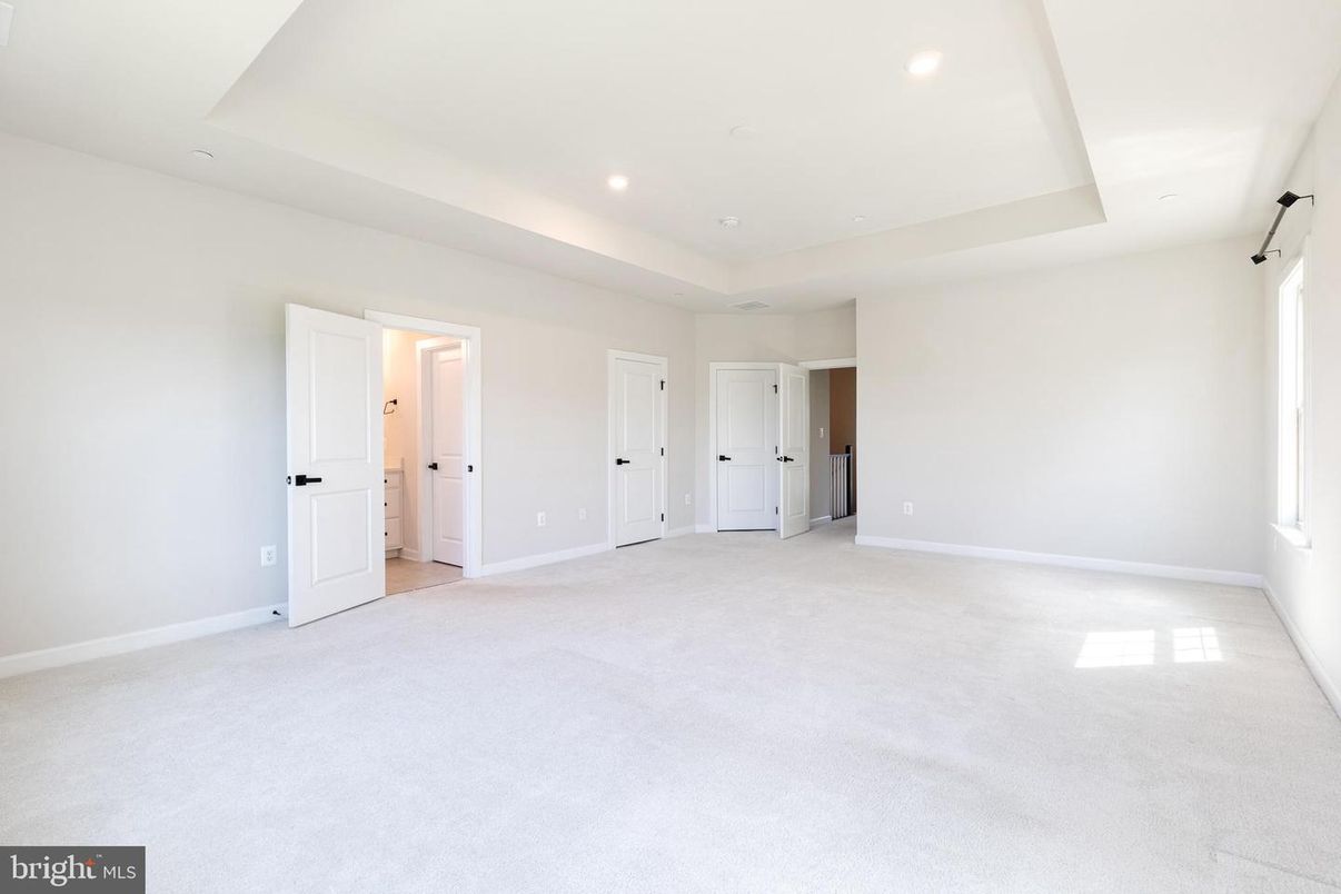 Empty room, Interior, Recessed Lighting