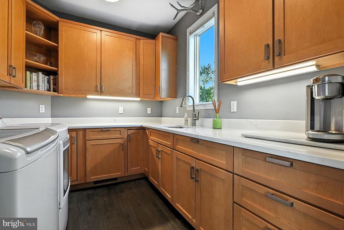 Interior, Kitchen, Washer, Wood Texture Flooring
