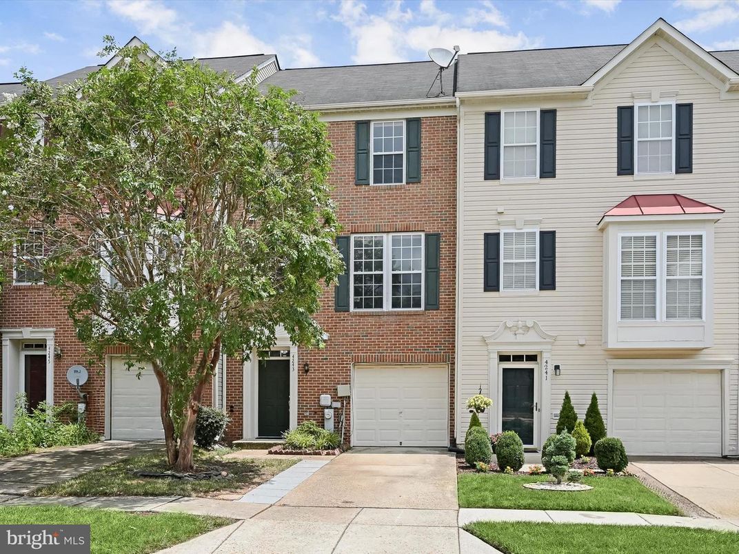 Attached, Exterior, Facade, Brick Facade, Rowhouse