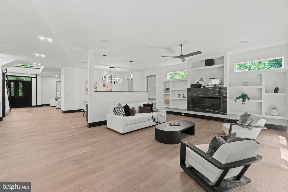 Interior, Living room, Pendant Lights, Recessed Lighting, Wood Texture Flooring