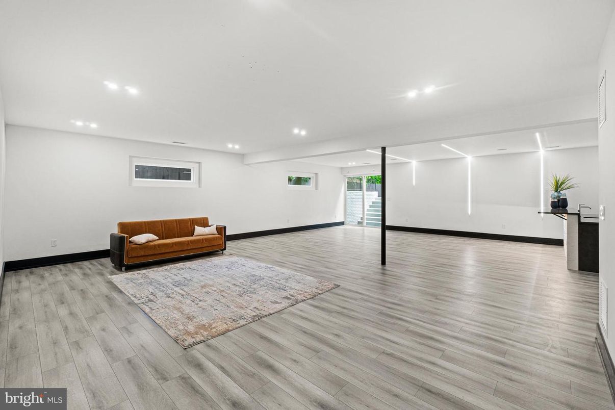 Interior, Recessed Lighting, Wood Texture Flooring
