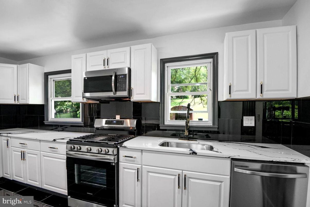 Interior, Kitchen, Stainless Steel Appliances