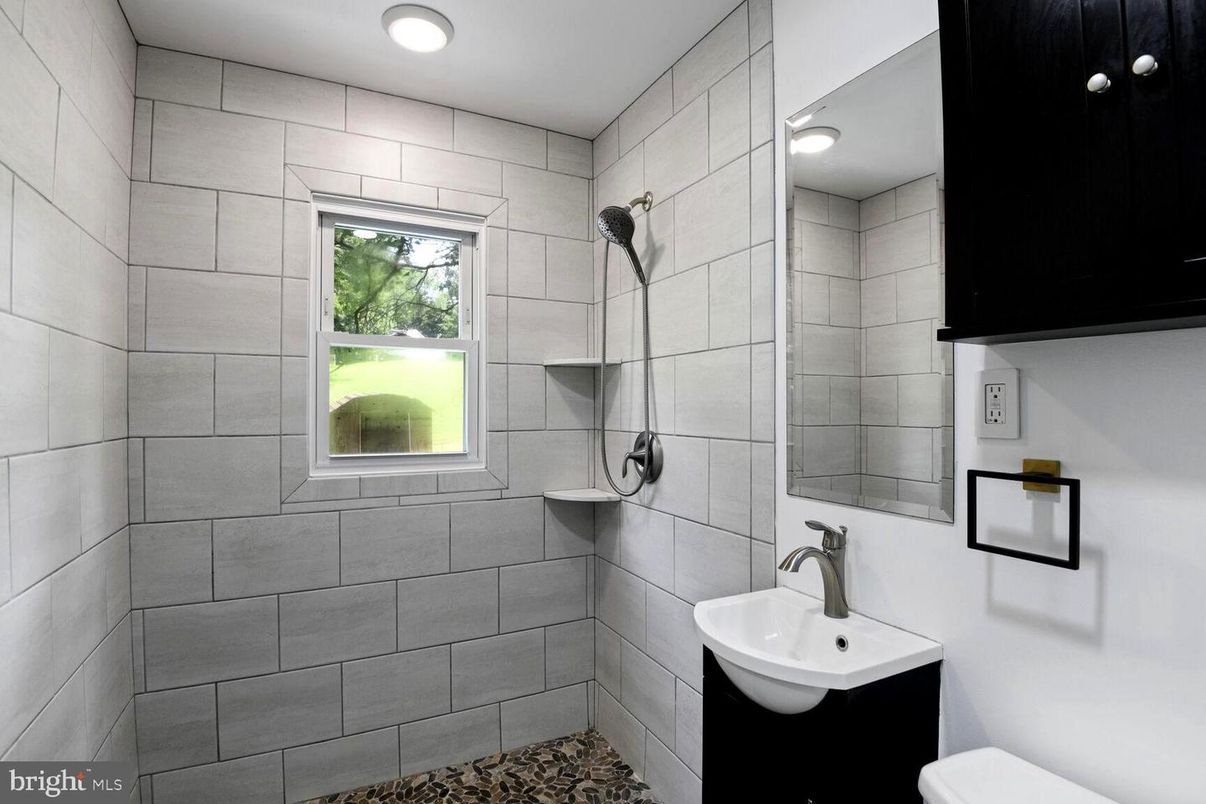 Bathroom, Interior, Recessed Lighting
