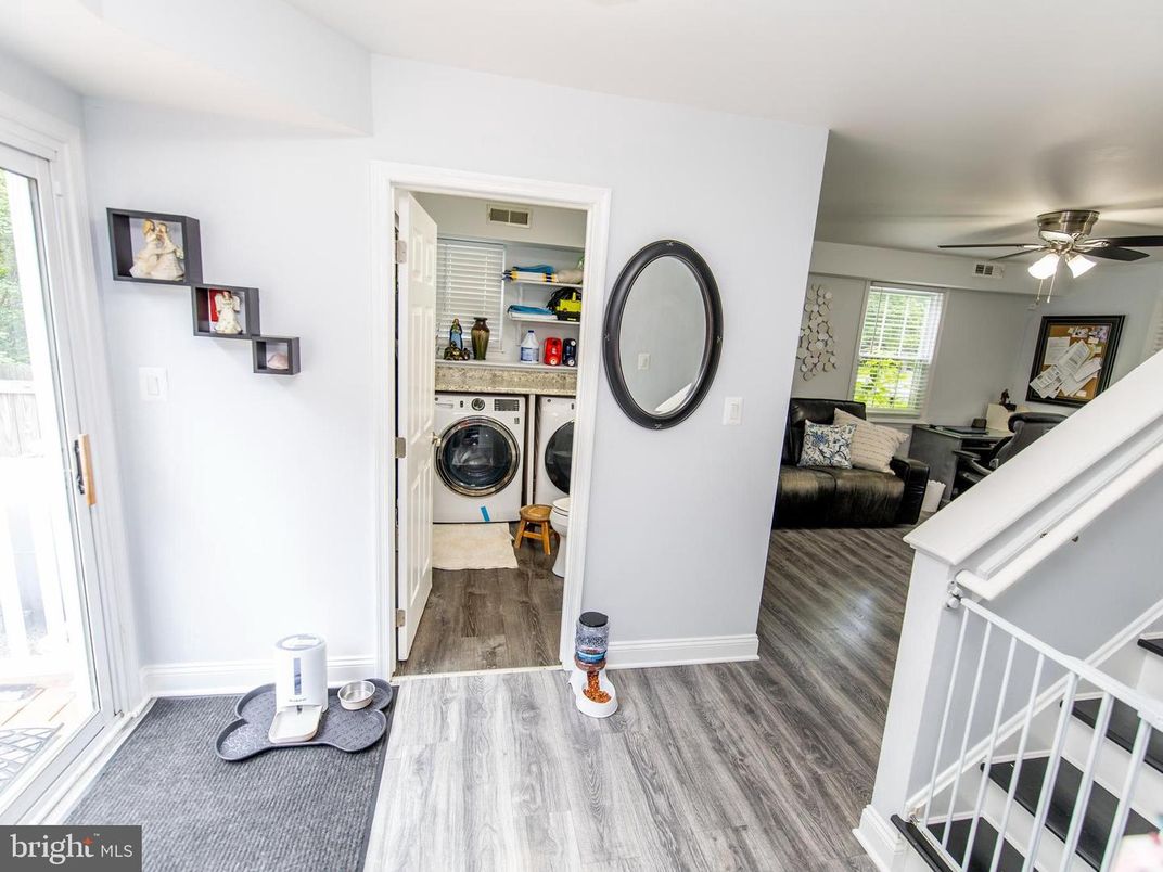 Interior, Utility Closets, Washer, Wood Texture Flooring