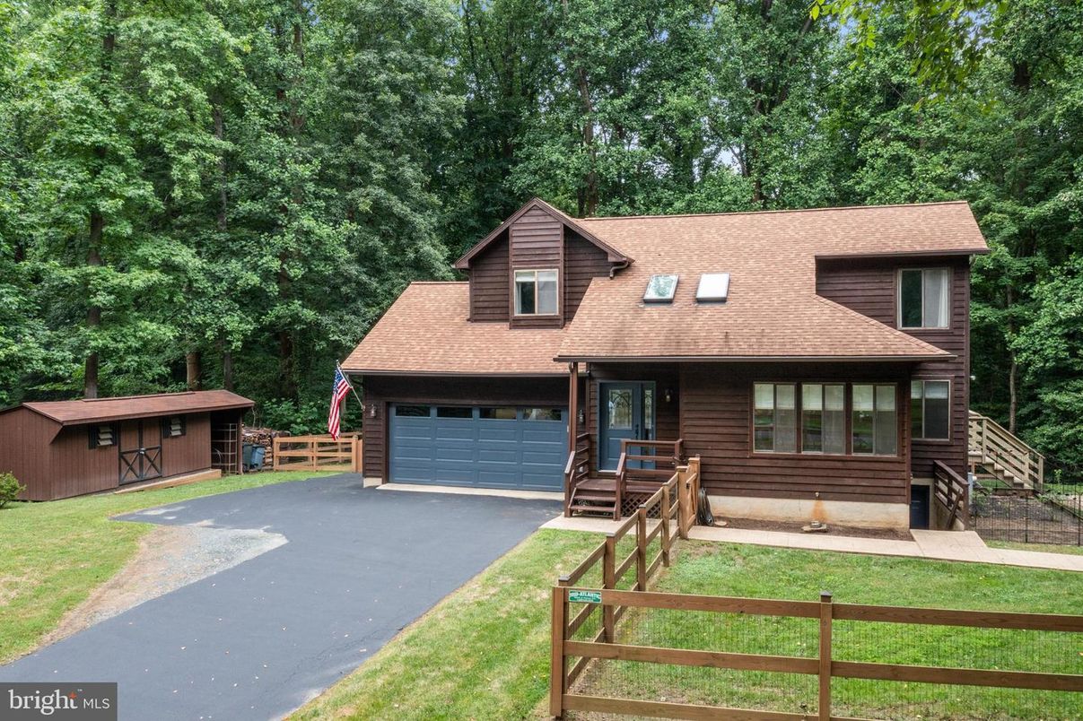 Attached, Exterior, Facade, Log Home